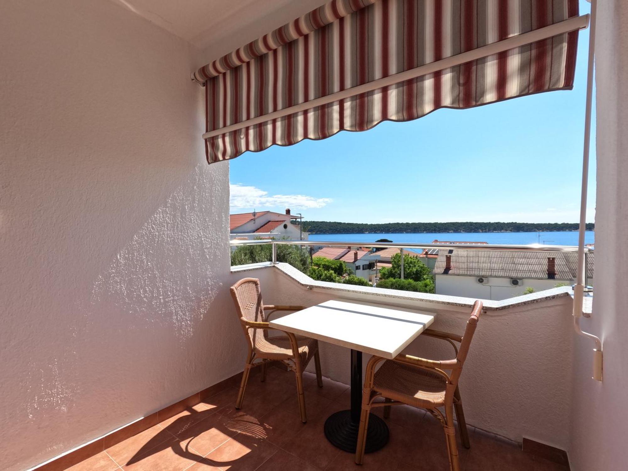 Apartmani Daniela Rab Town Exterior photo