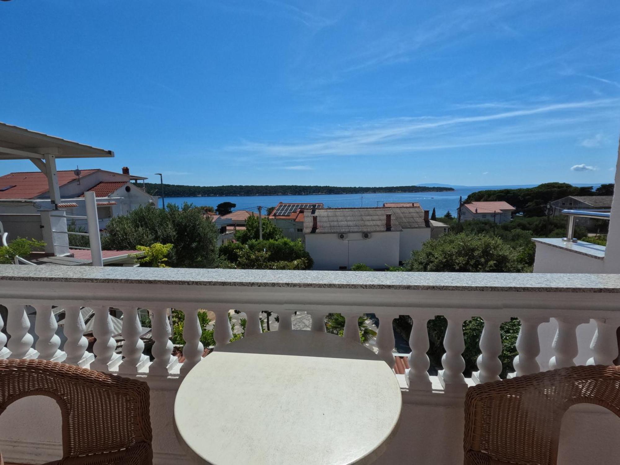 Apartmani Daniela Rab Town Exterior photo