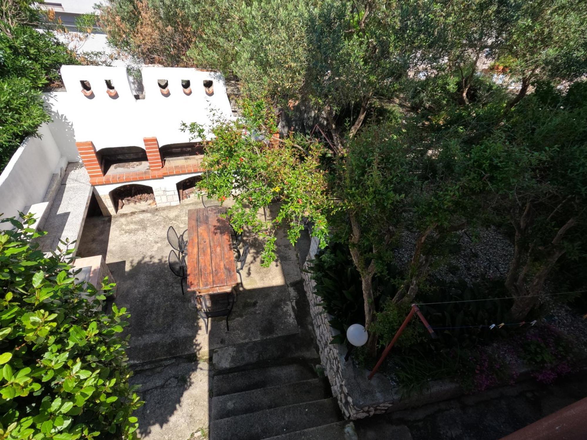 Apartmani Daniela Rab Town Exterior photo